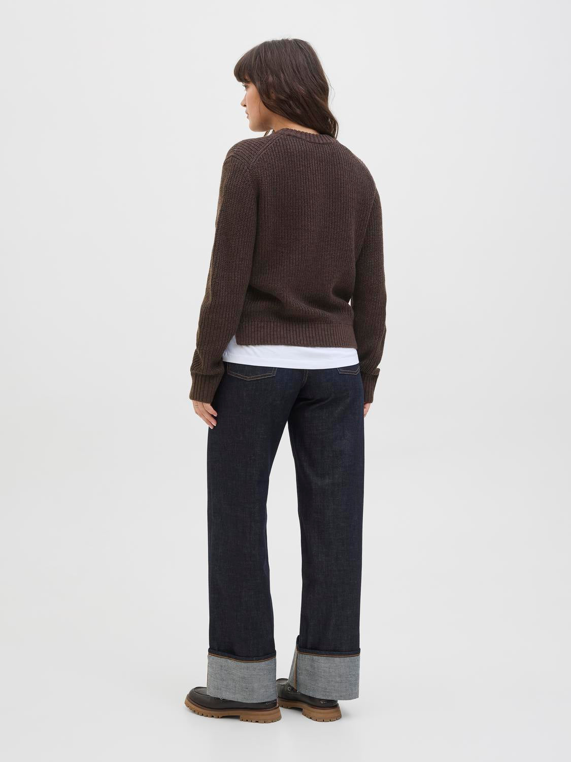 model_shot-back